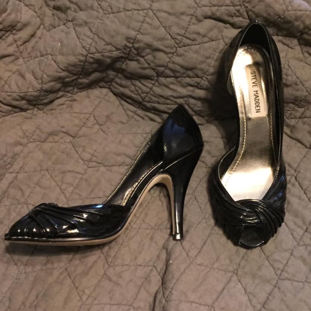 Steve Madden black patent leather heels 1950s style